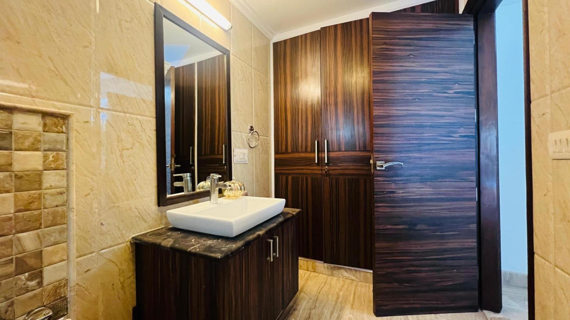 Olive Serviced Apartments - New Friends Colony Ню Делхи Екстериор снимка